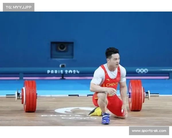 退役举重运动员转型教练,经验传承助力项目持续发展 退役举重运动员转型教练,经验传承助力项目持续发展